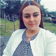 Soy licenciada en pedagogía infantil, con la capacidad de atender niños y jóvenes de primero de primaria a noveno de secundaria